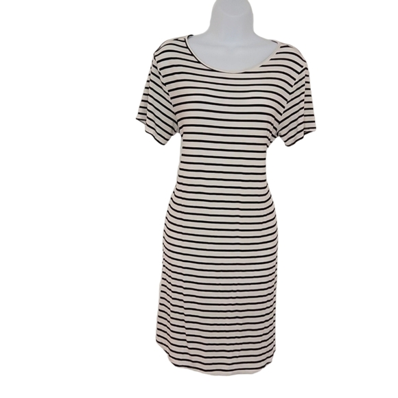 Black & White Stripe Tshirt Dress by Yelete - Picture 5 of 5